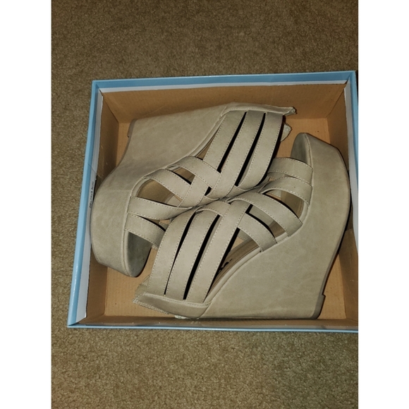 Nude Wedges - Picture 5 of 5